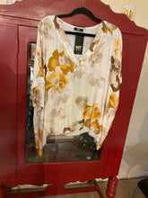 Load image into Gallery viewer, Iris Blouse
