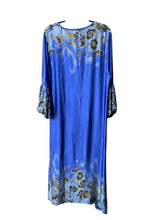 Load image into Gallery viewer, Llamative satin dress
