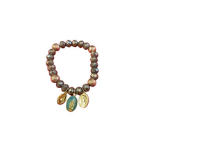 Pulseras en cristal con medallas