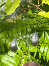 Load image into Gallery viewer, Shei Earrings
