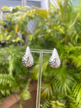Load image into Gallery viewer, Hammare Earring

