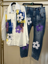Load image into Gallery viewer, Flower Power Jeans

