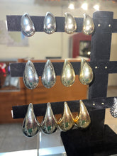 Load image into Gallery viewer, Lacrima Earring
