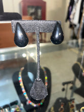 Load image into Gallery viewer, Lacrima Earring
